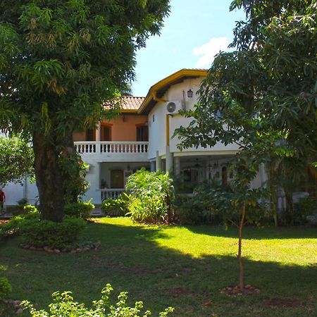 Ross Char Hotel Asuncion Bagian luar foto
