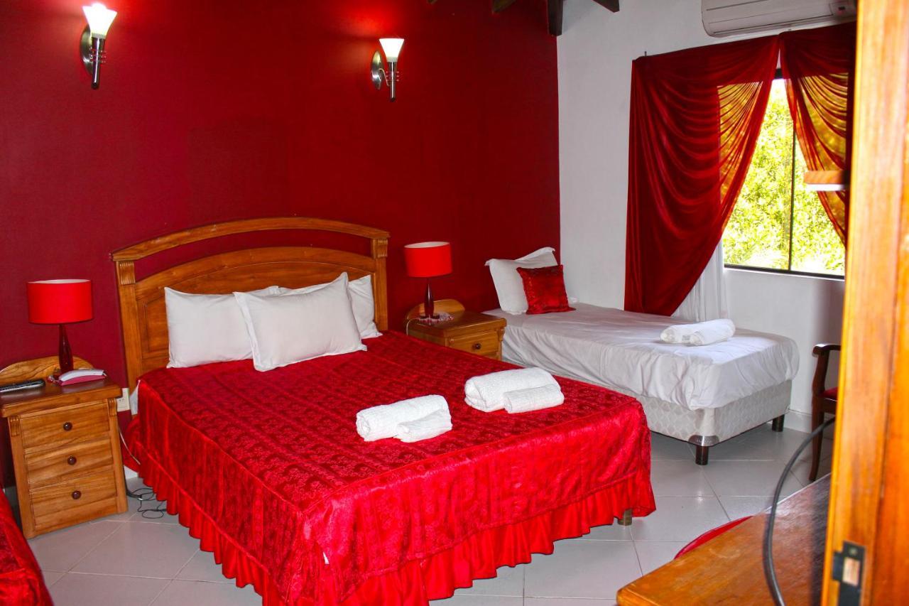 Ross Char Hotel Asuncion Bagian luar foto